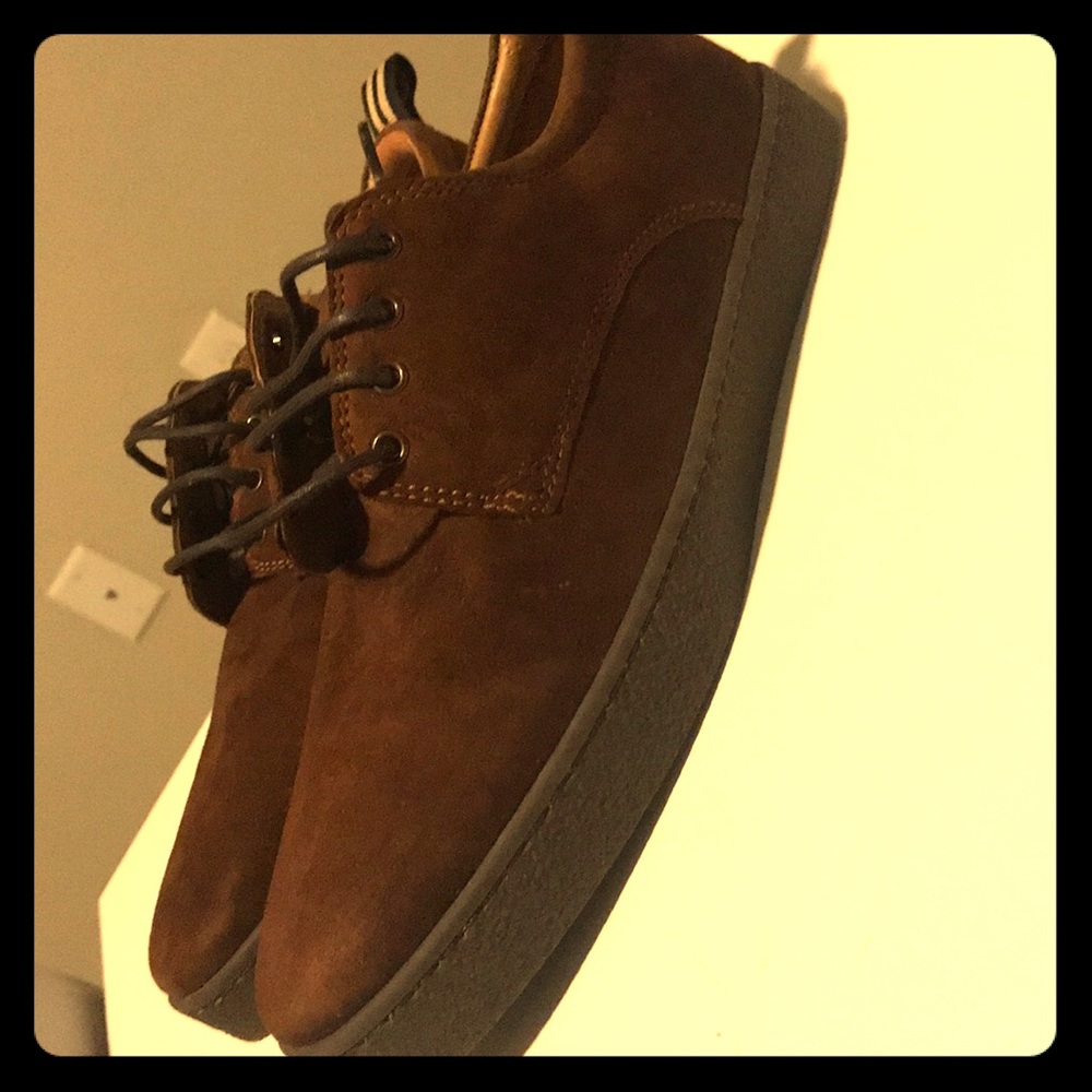 Men’s trainers size 7 (40 euro)